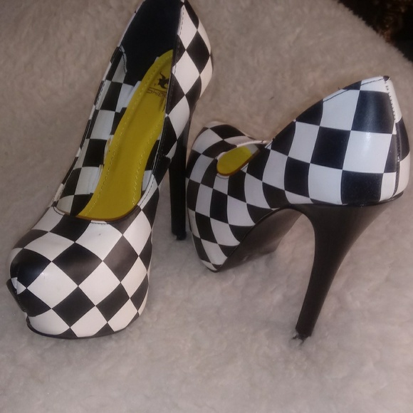 New super fun heels - Picture 3 of 8